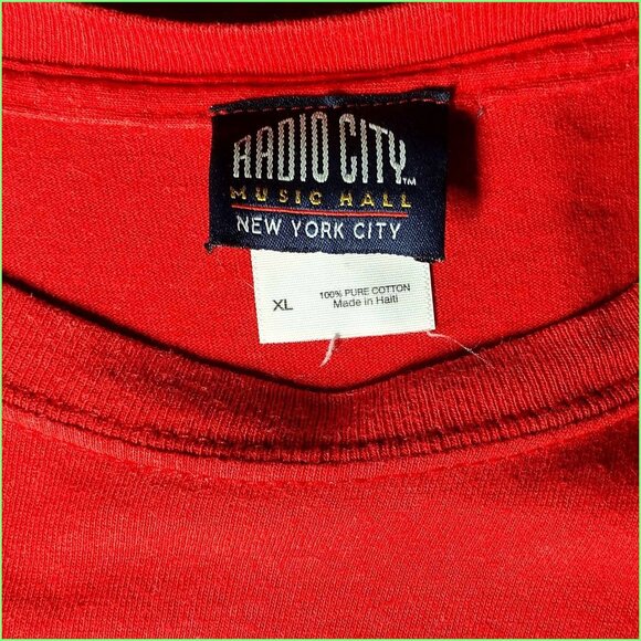 XL Radio City Music Hall Red Christmas Spectacular Short Sleeve Tee Shirt - Picture 4 of 5